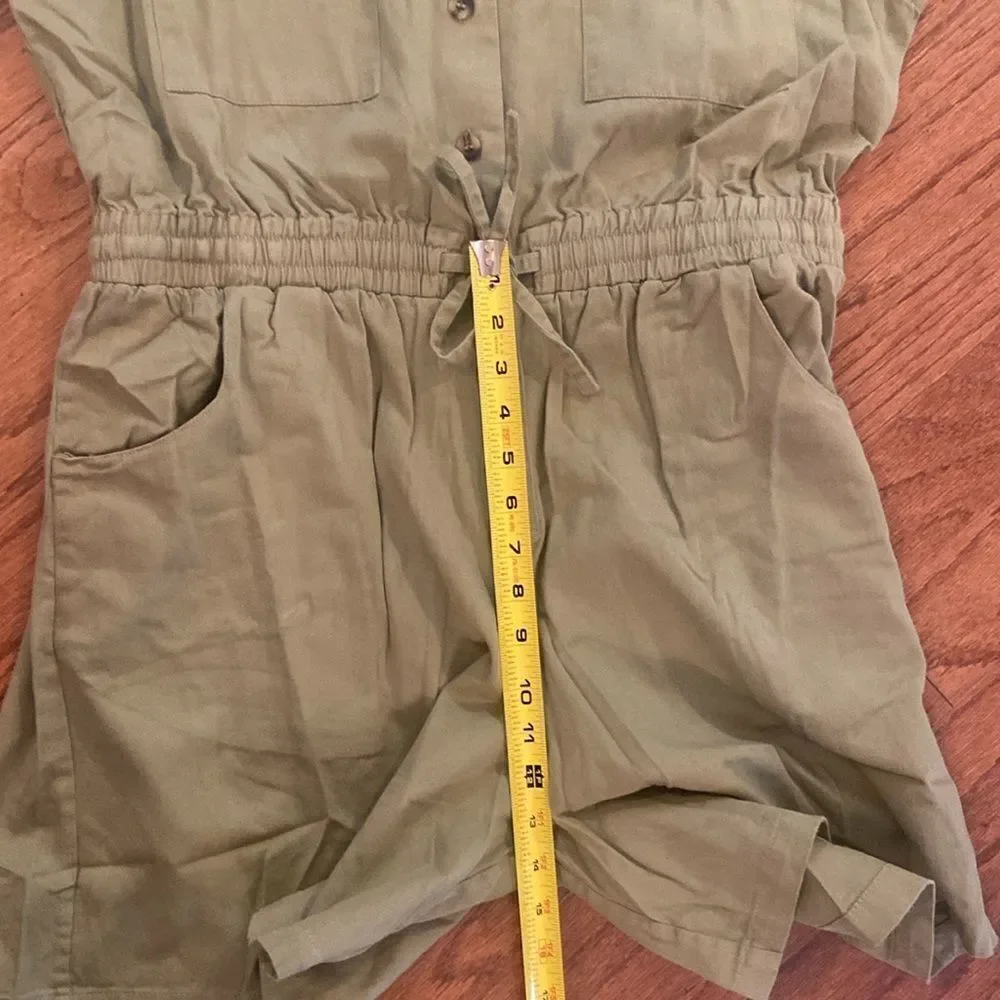 NWT Nikki Saggaro shorts jumper/romper olive green size large- with pockets